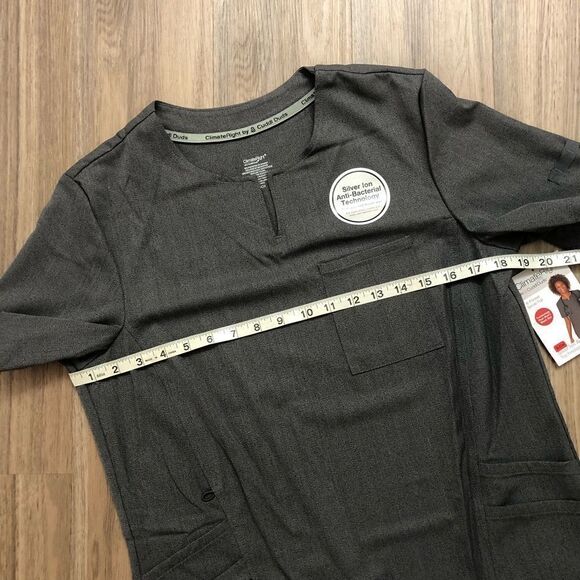 Cuddl Duds 6-Pocket Short Sleeve Scrub Top - Picture 12 of 13